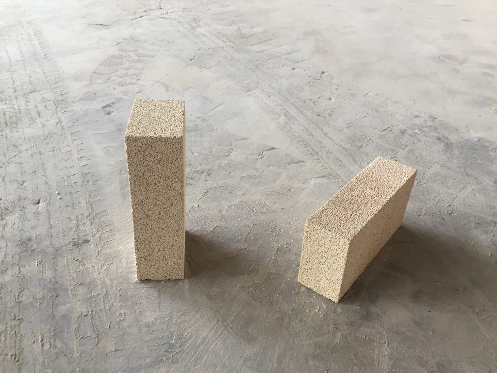 常用的幾種輕質(zhì)保溫磚的簡介-鄭州平順耐火材料有限公司 粘土磚_莫來石磚_高鋁磚廠家_耐火磚價格尺寸-鄭州平順耐材 常用的幾種輕質(zhì)保溫磚的簡介-鄭州平順耐火材料有限公司